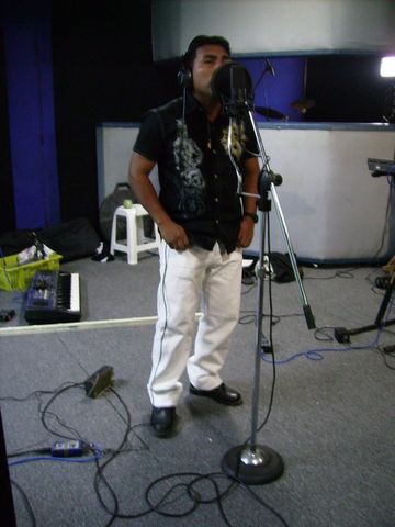 Armando cantando en fiera Records